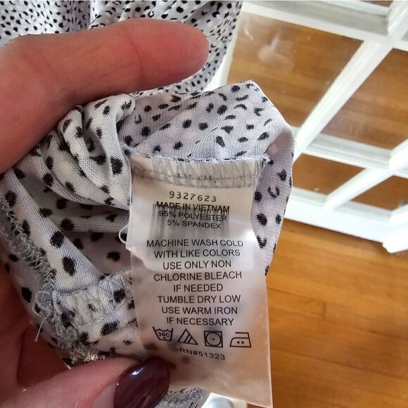 Vince Camuto ladies shell size medium - Picture 3 of 4